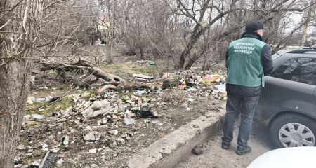 В спальном районе Запорожья расчистили стихийную свалку