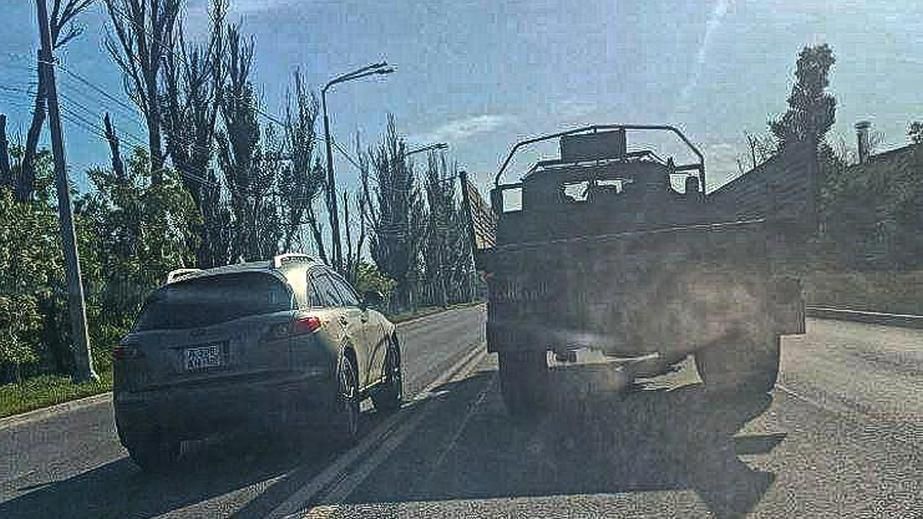 Стрельцы на крыше техники начали прикрывать военные колонны РФ, следующие на Запорожье