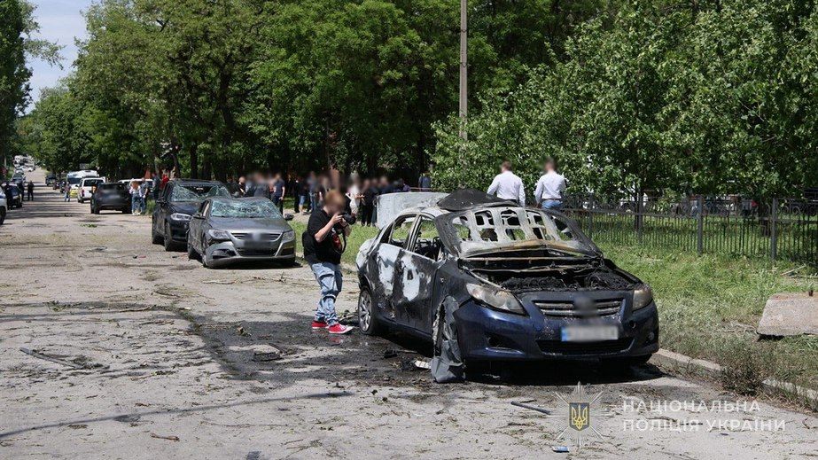 Атака на Запорожье: враг ударил по городу ракетой