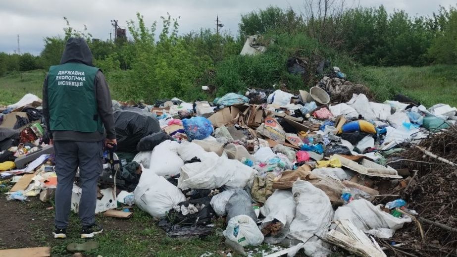 Окрестности села под Запорожьем превратились в свалку