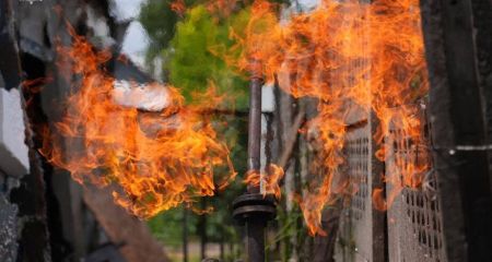Из-за атаки БпЛА в Запорожье загорелись дома частного сектора