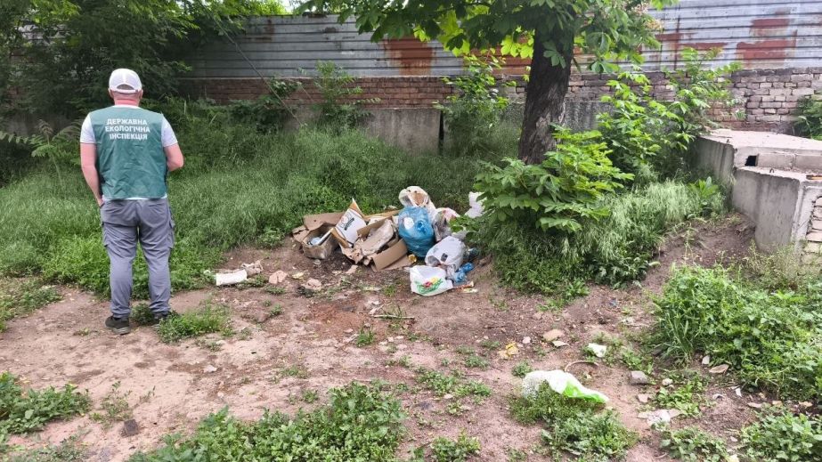 Центр Запоріжжя знову захарастили сміттям – де саме