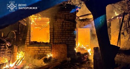 Масштабні пожежі: будинки та сухостій горіли після обстрілів на Запоріжжі