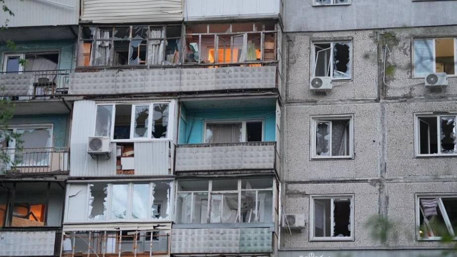 Российский обстрел повредил многоэтажки в Шевченковском районе Запорожья