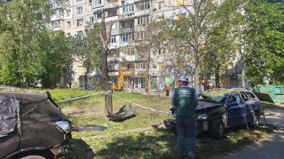 Екологи обстежили спальні райони Запоріжжя після атак: що побачили