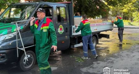 Утренний обстрел повредил шесть многоэтажек в спальном районе Запорожья