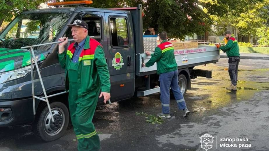 Утренний обстрел повредил шесть многоэтажек в спальном районе Запорожья