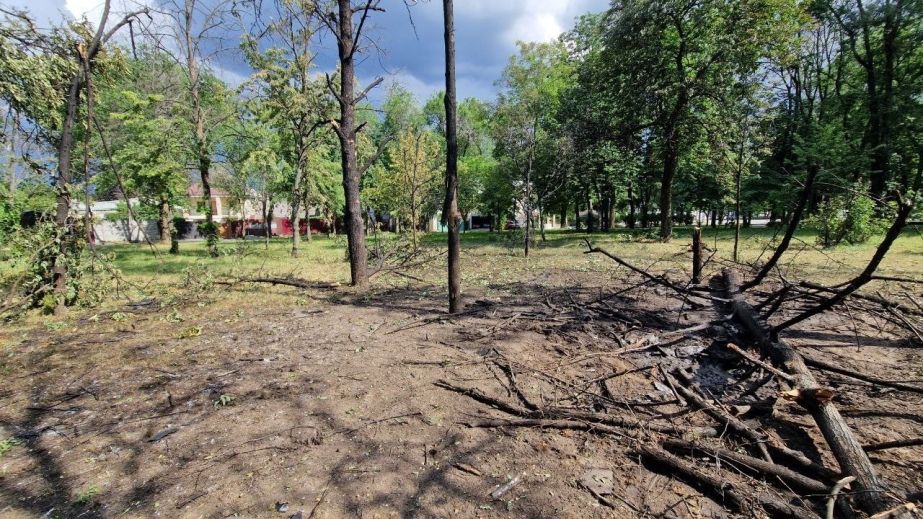 Обстрел Запорожья: экологи зафиксировали загрязнение земель в Днепровском районе