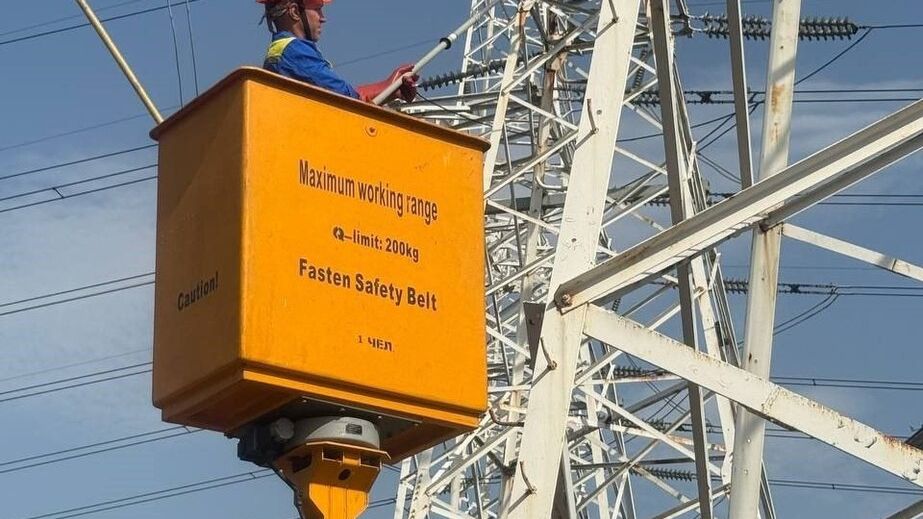 Запорізькі енергетики заживили оселі після знеструмлення з кінця травня