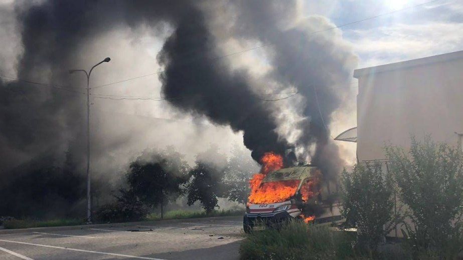 У ДСНС показали наслідки удару по "швидкій" у передмісті Запоріжжя