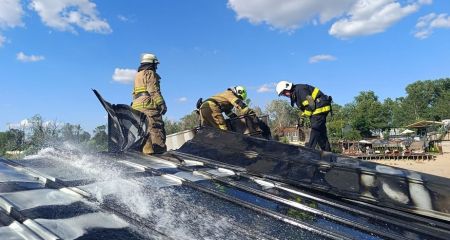 Споруда на воді горіла в Запоріжжі &ndash; відео