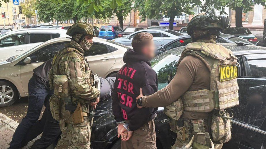 Продав автомат за $2000: у Запоріжжі затримали торговця зброєю