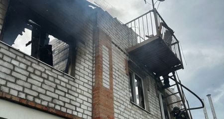 Будинок, СТО і сухостій палали через удари в передмісті Запоріжжя