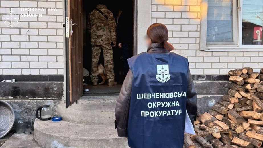 Батько ґвалтував і розбещував 12-річну доньку в Запоріжжі &ndash; деталі