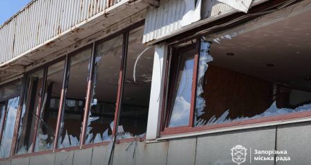 Три багатоповерхівки пошкодили російські дрони в Запоріжжі
