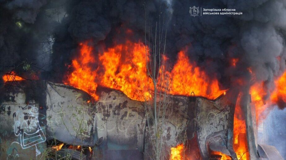 У Запоріжжі пролунали вибухи, поранені двоє людей