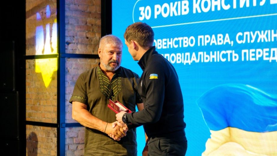 У Запоріжжі орденами "За мужність" нагородили двох енергетиків