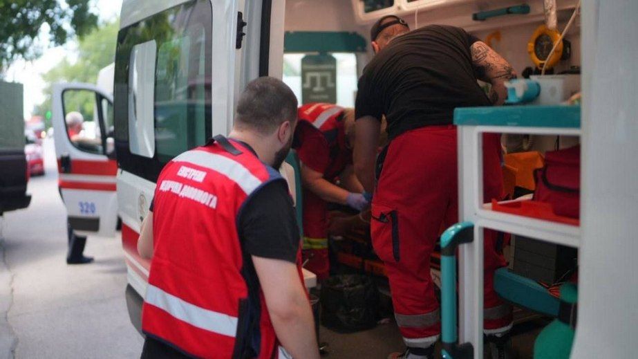 Окупанти вдарили по приватному сектору Запоріжжя: є постраждала