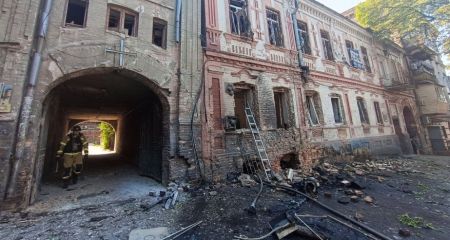 Спасатели показали последствия удара БпЛА по центру Запорожья