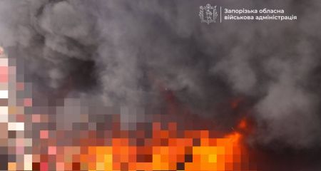 Окупанти вдарили по Запоріжжю: у місті спалахнула пожежа