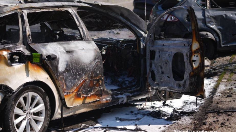 Пожежа та вигорілі автівки: наслідки удару показали в Запорізькій ОВА