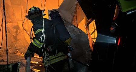 Обстріл складів у Запоріжжі: вогнеборці загасили масштабні пожежі