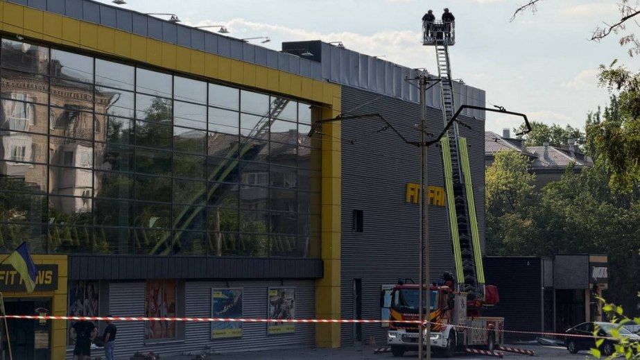 Удар по центру Запорожья: среди пострадавших &ndash; четверо детей
