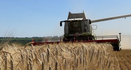 Російський дрон знищив комбайн та підпалив поле під Запоріжжям