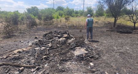 Мусор и обломки от удара: спальный район Запорожья обследовали экологи