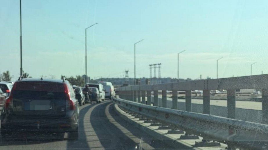 Затор утворився через ремонт на Вантовому мосту в Запоріжжі &ndash; деталі