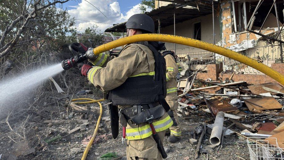 Будинки, склади та поля палали після обстрілів на Запоріжжі