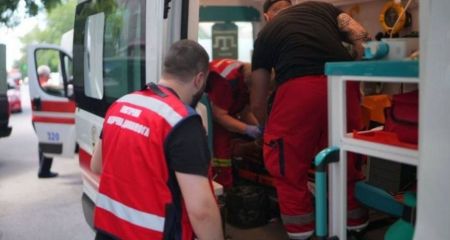 Ворожий дрон поцілив по багатоповерхівці у Запоріжжі: є постраждалі