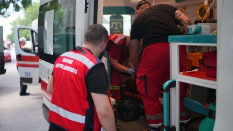 На Запоріжжі окупанти вдарили по авто: постраждали жінка та 5-річна дитина
