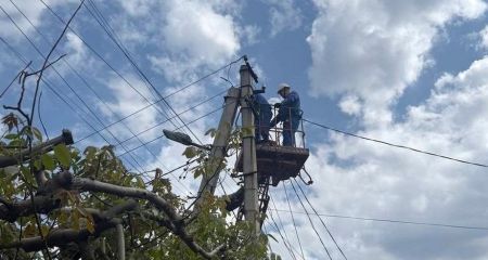 На Запорожье запитали более 15 тыс. семей, обесточенных из-за обстрелов