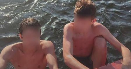 Трех запорожских подростков спасли во время опасного заплыва