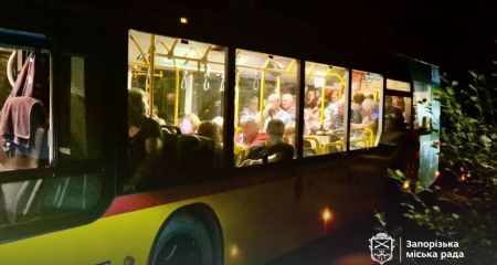 После ночной атаки в центре Запорожья эвакуировали около 100 человек &ndash; детали
