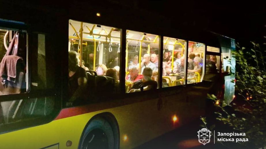 Після нічної атаки в центрі Запоріжжя евакуювали близько 100 людей &ndash; деталі