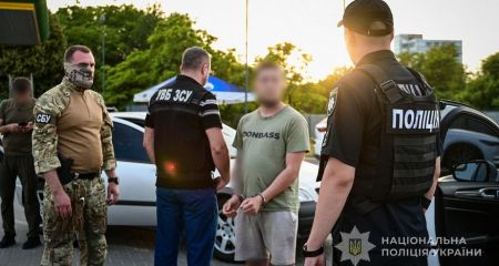 Військовий за $6000 "бронював" ухилянтів на оборонному заводі в Запоріжжі