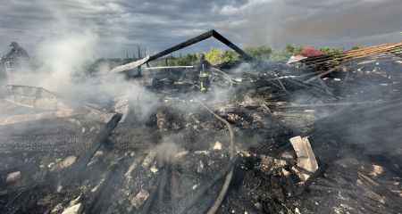 Двое запорожцев пострадали от дронового удара по многоэтажке &ndash; кадры