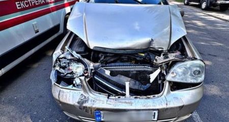 73-річна водійка врізалася в дерево в Запорізькому районі