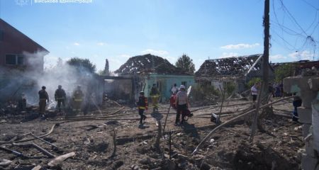 Разбитые дома и трое пострадавших: вражеские КАБы атаковали Запорожье