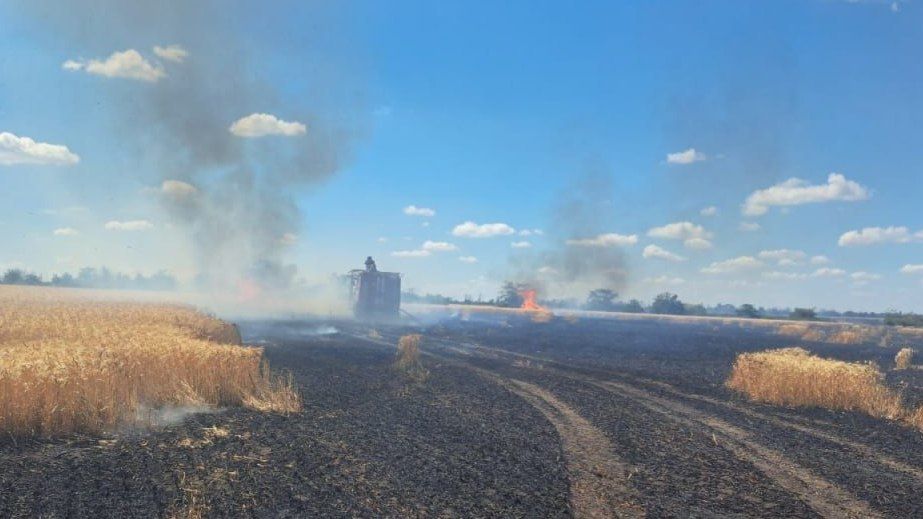 Хлібні поля палали після російських обстрілів під Запоріжжям