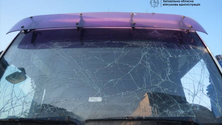 В Запорожье дрон РФ попал в грузовик: водитель получил ожоги