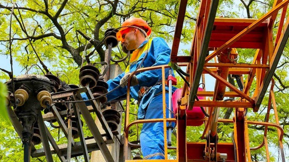 Оккупанты обесточили села под Запорожьем: что известно