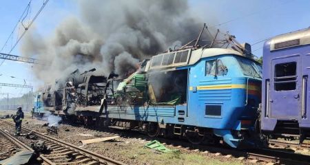 Пасажирський потяг атакували росіяни на Запоріжжі