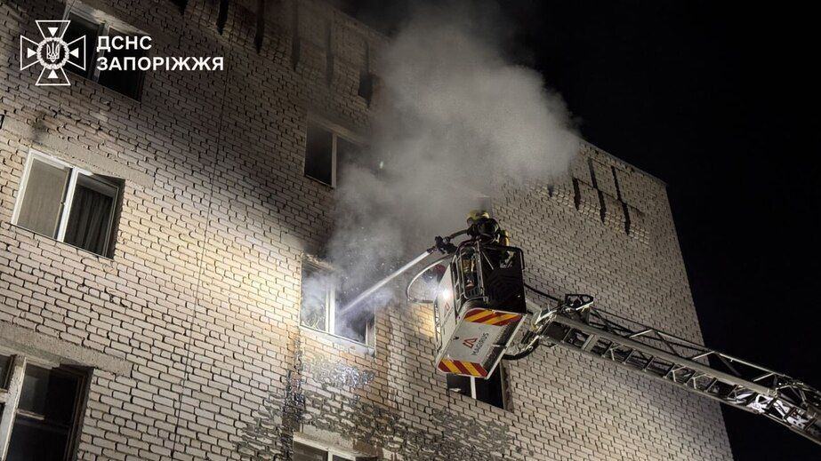 Трьох человек спасли во время пожара в Запорожье