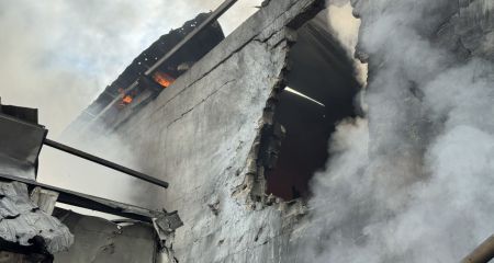 Склады в огне и поврежденные авто: в Запорожье показали последствия атак