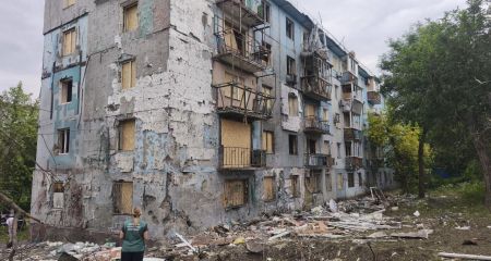 Ворожі КАБи залишили дві вирви у середмісті Запоріжжя, &ndash; екоінспекція
