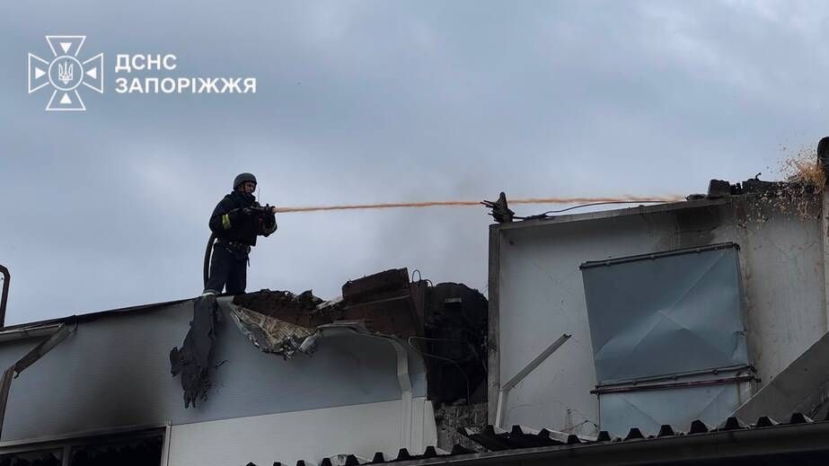 Восемь пожаров в Запорожье и пригороде нанесли российские удары
