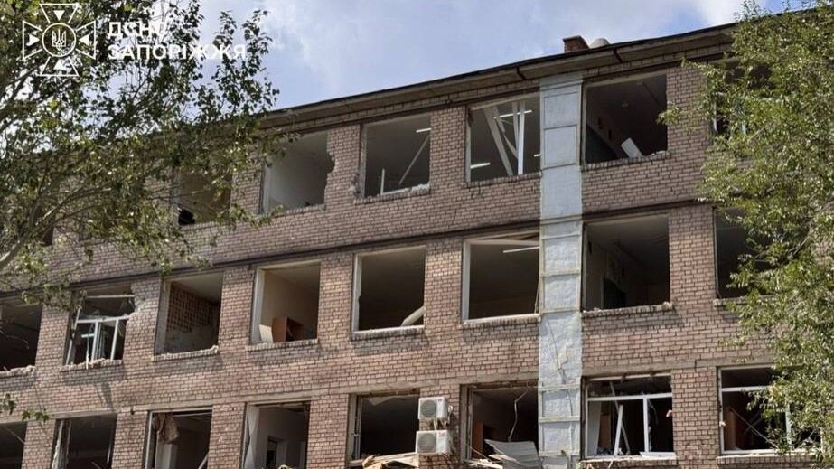 14 жилых домов повреждены российскими КАБами в Запорожье